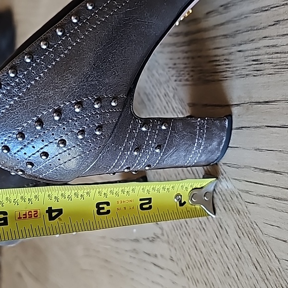 Prada Leather Studded Accents Pump size 39 - Picture 4 of 6